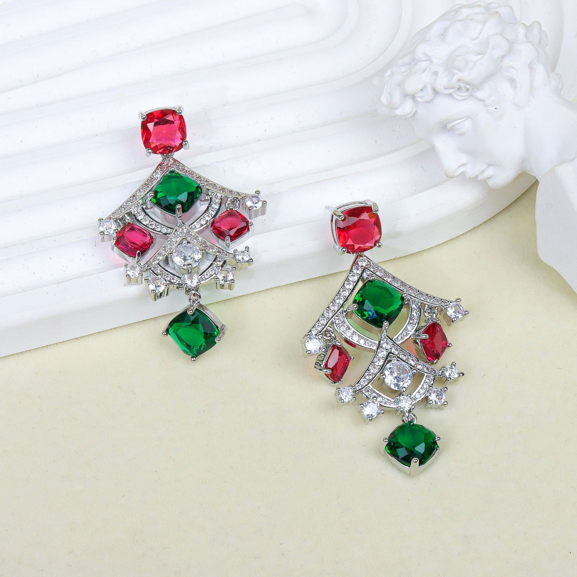 Luxury Women Zircoina Earrings - Women Fashion Uae บทวิจารณ์และราคา